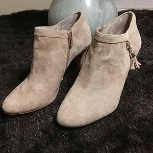 Vince Camuto size 9M tan booties.